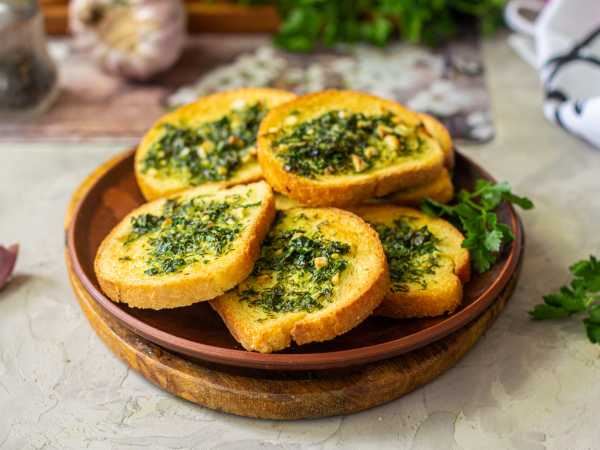 Чесночный хлеб в аэрогриле (гренки)