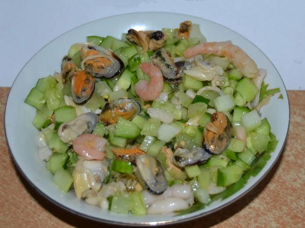 Салат с морепродуктами